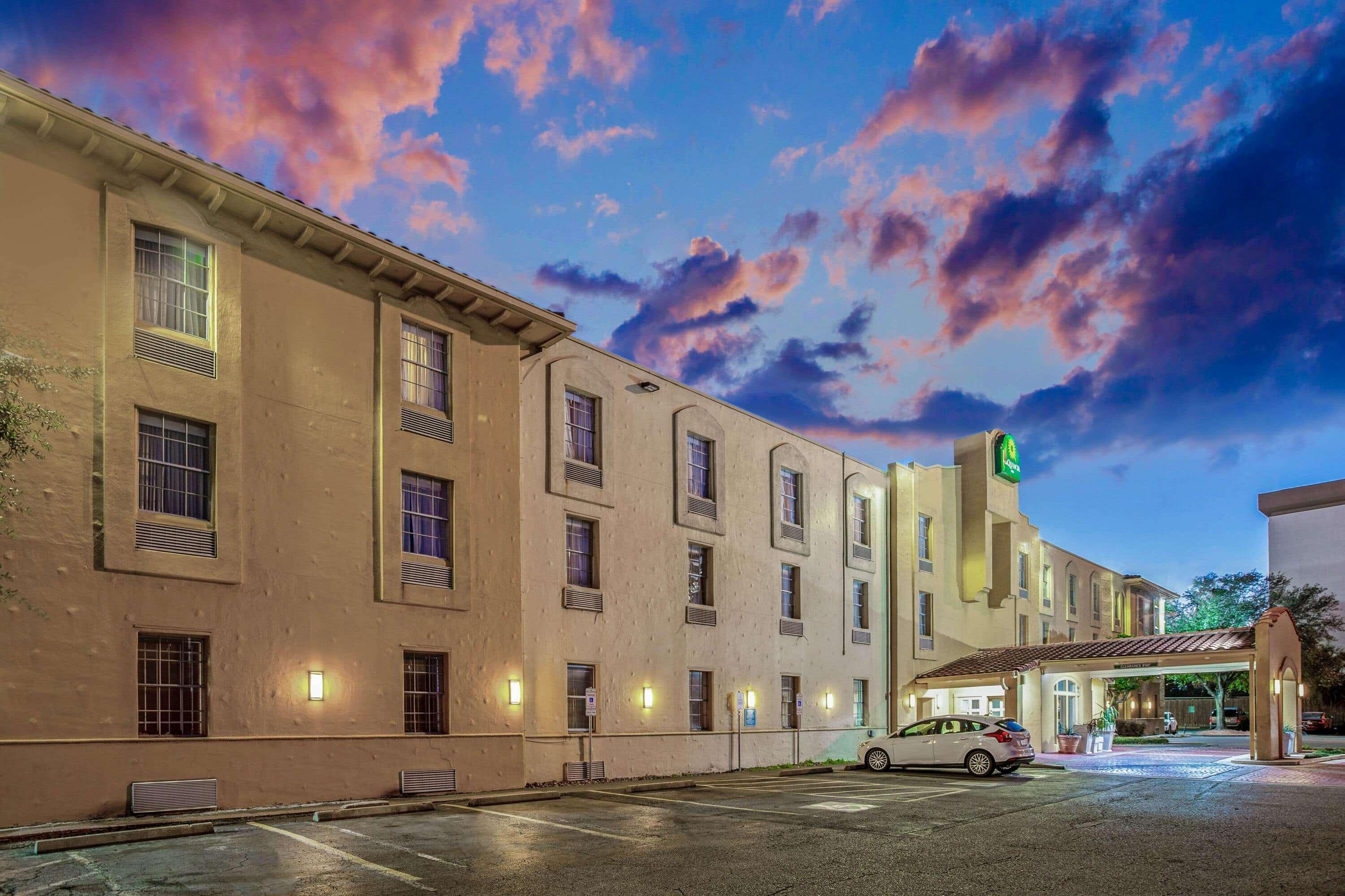La Quinta Inn By Wyndham Houston Greenway Plaza Medical Area Exterior photo